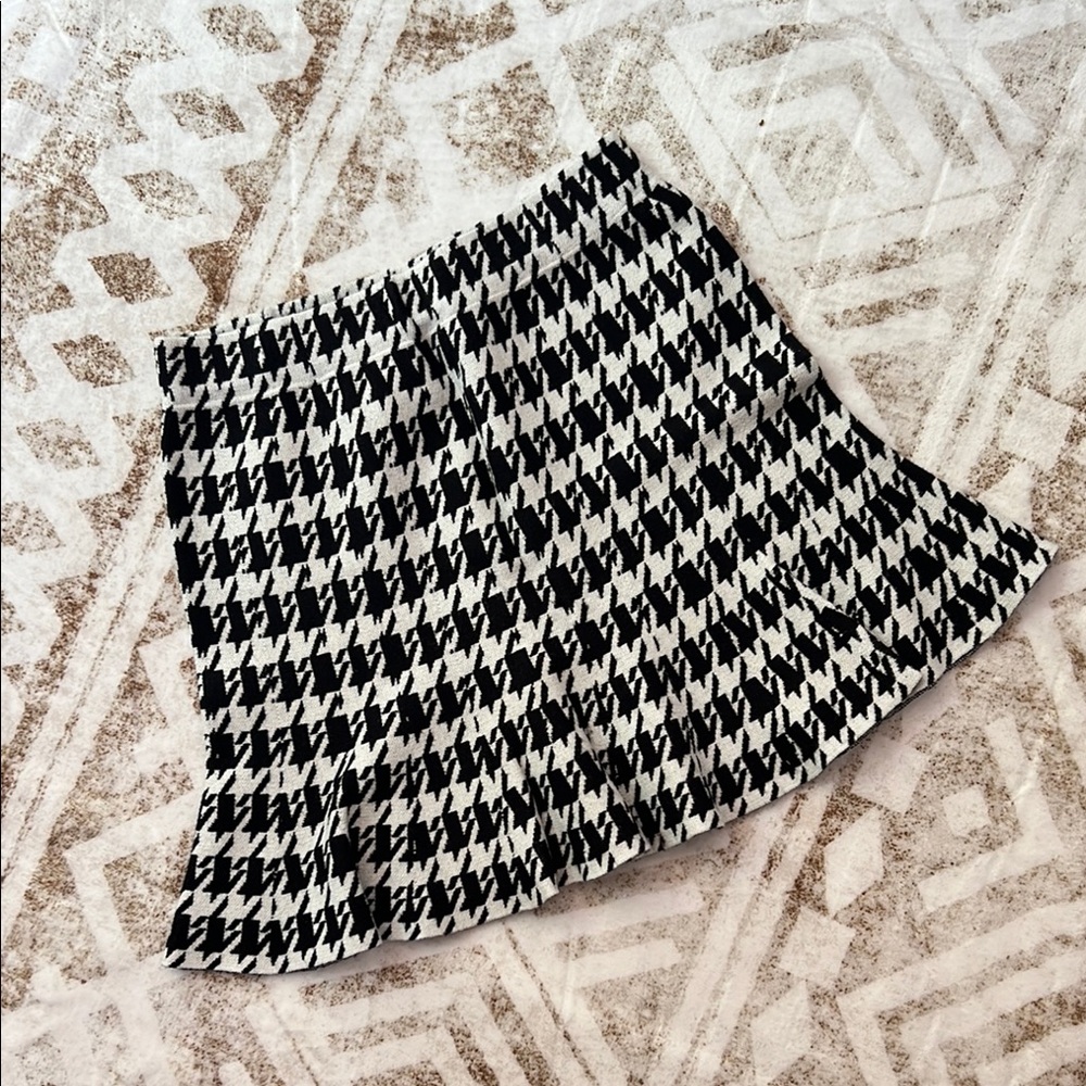 Black and White Houndstooth Skirt